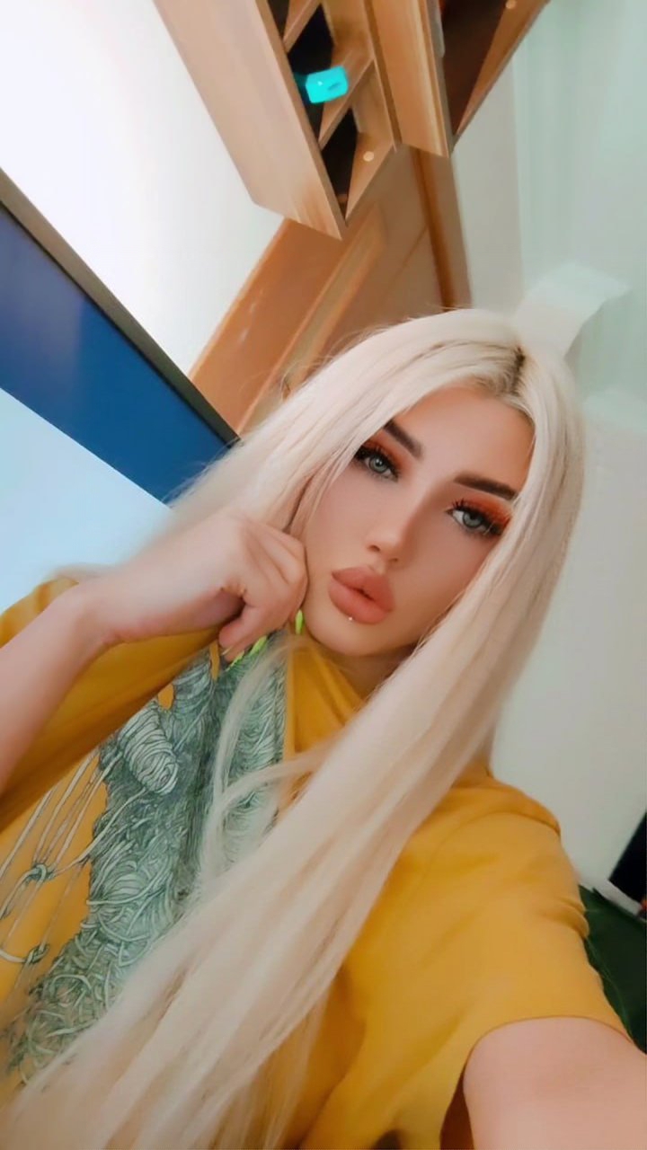 EllaGO0 Female,Bisexual,Blonde,English,Russian